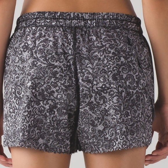 Lululemon size 6 Hit It Short 3 1/2” - Picture 8 of 9